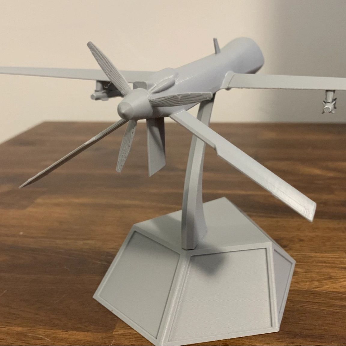 نموذج طائرة بدون طيار أمريكية  - مراجعة Drone 3D Modeling وسعره